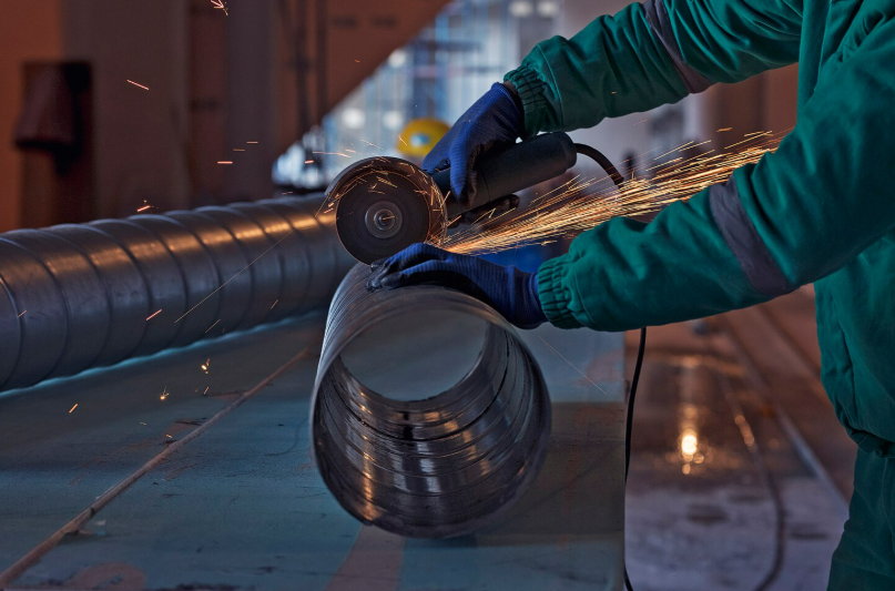 Искусство металлического травления: как создаётся сувенирная и рекламная продукция высокого класса