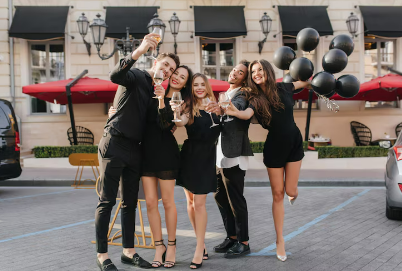 Профессиональная организация выпускных вечеров под ключ: от ведущего и программы до транспорта и фотографа