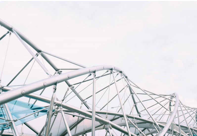 Металлические опоры освещения: надежность и функциональность для разных сфер применения