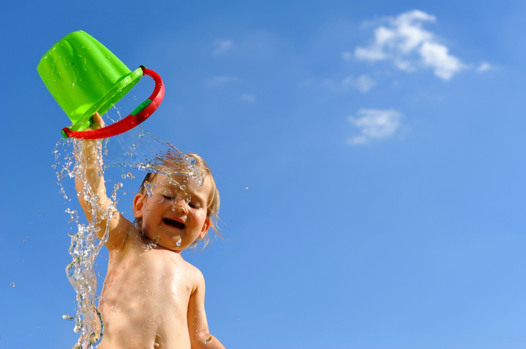 Как закаливать ребёнка дома