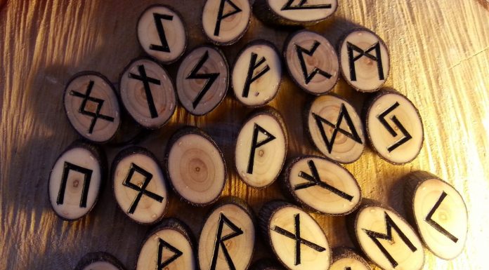 Где купить руны из дерева.