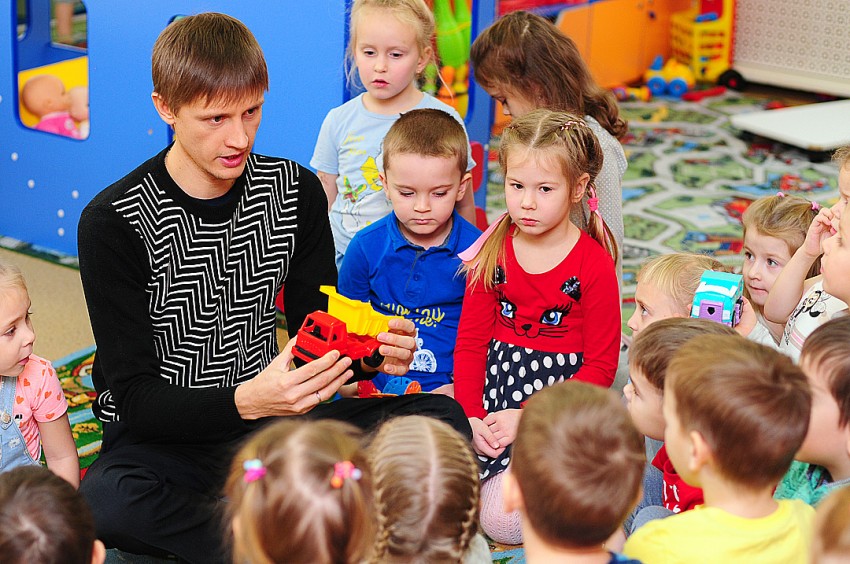 Чему учат детей в детском саду