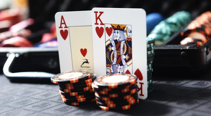 Как вести игру в покере с одномастными коннекторами?