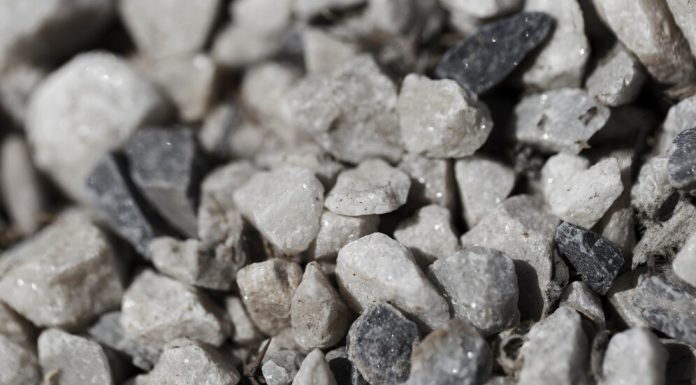 Какие цены на доставку гравийного щебня?