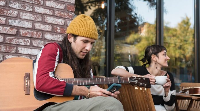 Игра на гитаре для начинающих детей: особенности и преимущества