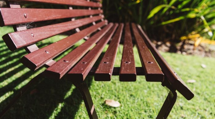 Садовые лавки: уютный уголок отдыха в вашем саду