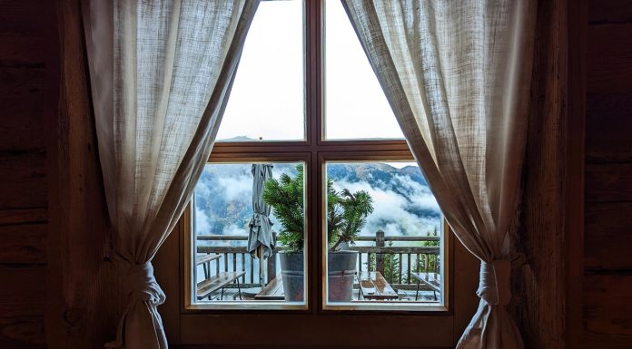 Подоконники из кварцевого агломерата: стиль, прочность и практичность в одном флаконе