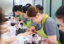 Курсы для девушек и мужчин: как стать мастером красоты через практику