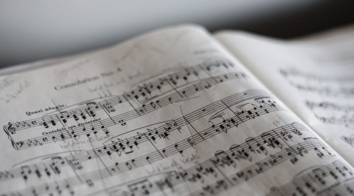 Слушать музыку в режиме онлайн: как это работает и почему мы не можем без этого