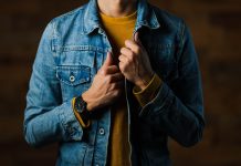 Джинсовая куртка в гардеробе: как и с чем ее носить