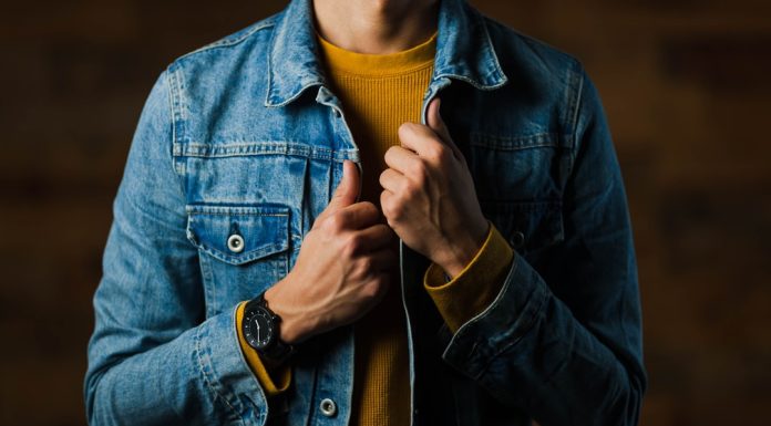 Джинсовая куртка в гардеробе: как и с чем ее носить