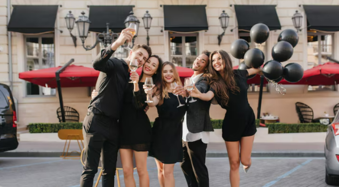 Профессиональная организация выпускных вечеров под ключ: от ведущего и программы до транспорта и фотографа