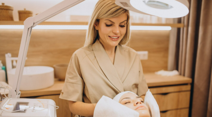Косметологическая клиника: зачем обращаться?