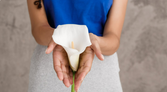 Как выглядят творожистые выделения при молочнице: учимся понимать сигналы организма