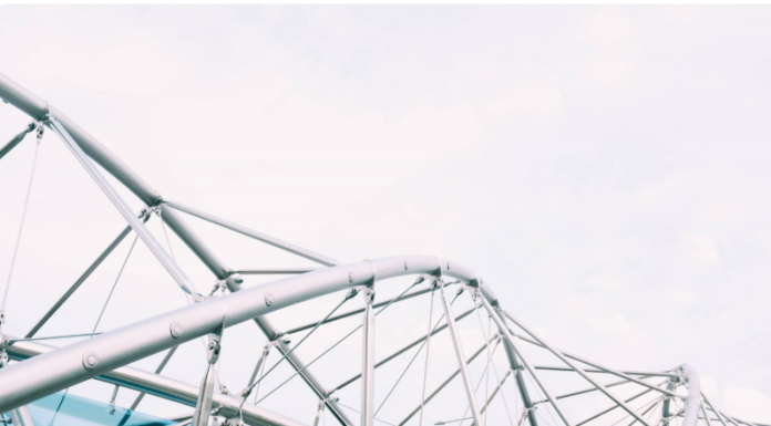 Металлические опоры освещения: надежность и функциональность для разных сфер применения