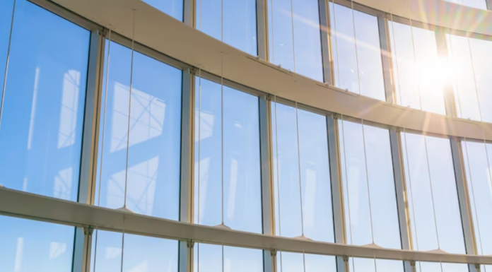 Как заказать окна и не пожалеть: пошаговый путеводитель для тех, кто устал от сквозняков