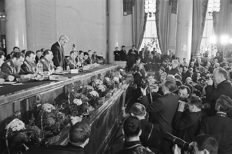 60 лет назад человек впервые вышел в открытый космос. Как это было