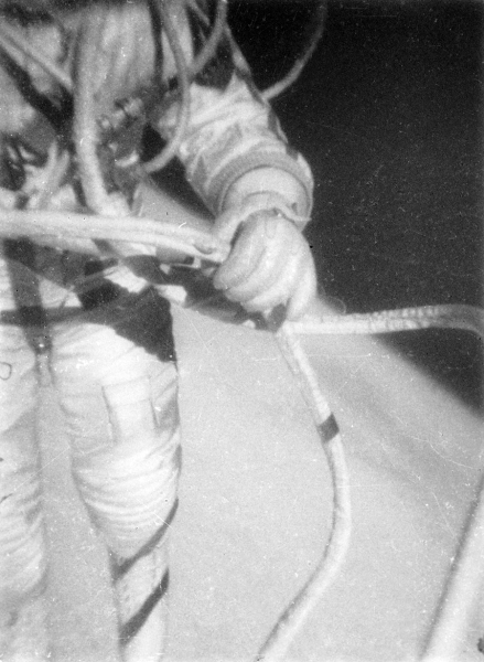 60 лет назад человек впервые вышел в открытый космос. Как это было