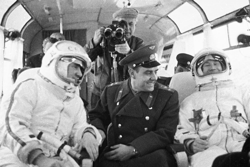 60 лет назад человек впервые вышел в открытый космос. Как это было