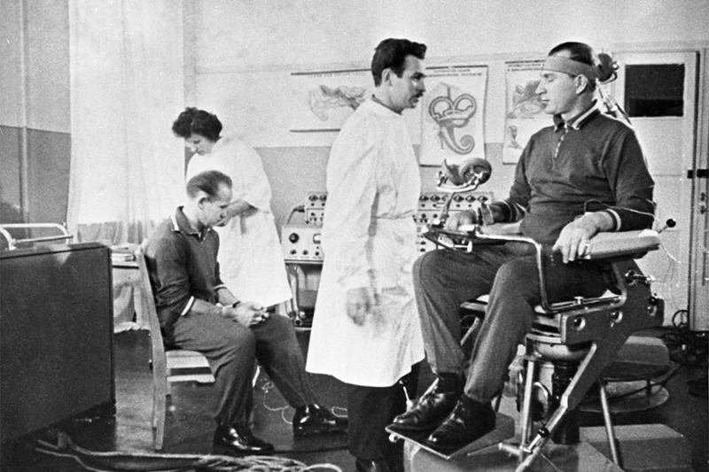 60 лет назад человек впервые вышел в открытый космос. Как это было