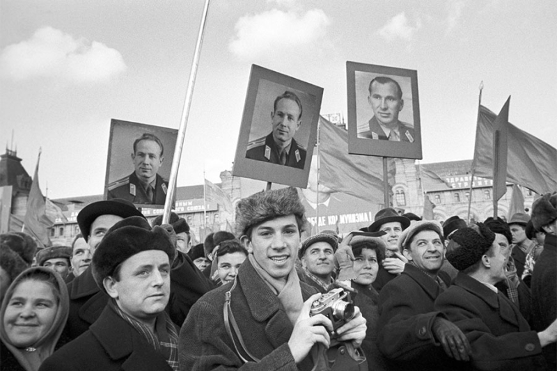 60 лет назад человек впервые вышел в открытый космос. Как это было