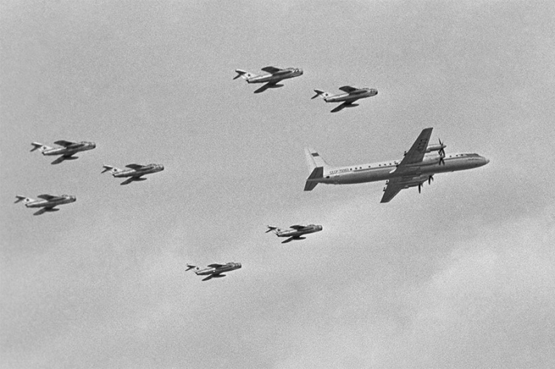 60 лет назад человек впервые вышел в открытый космос. Как это было