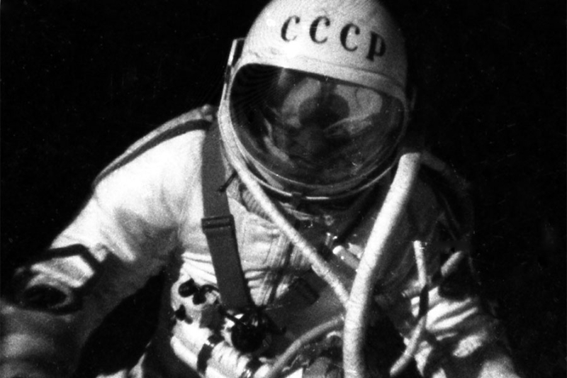 60 лет назад человек впервые вышел в открытый космос. Как это было
