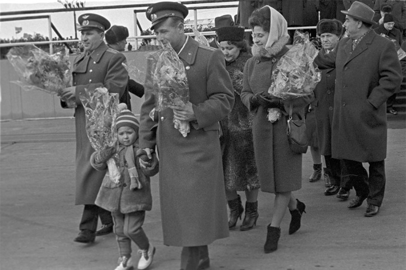 60 лет назад человек впервые вышел в открытый космос. Как это было