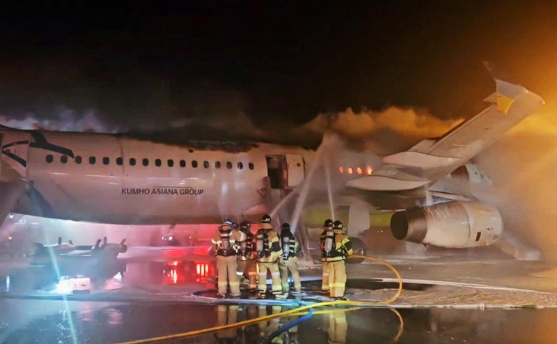 Аэропорт Вашингтона приостановил полеты из-за ЧП с самолетом