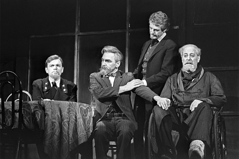 «Актера на сцене обязательно выдадут глаза»: карьера Олега Стриженова