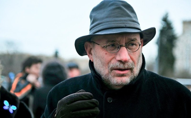 Акунин сообщил о блокировке Роскомнадзором его книжного магазина