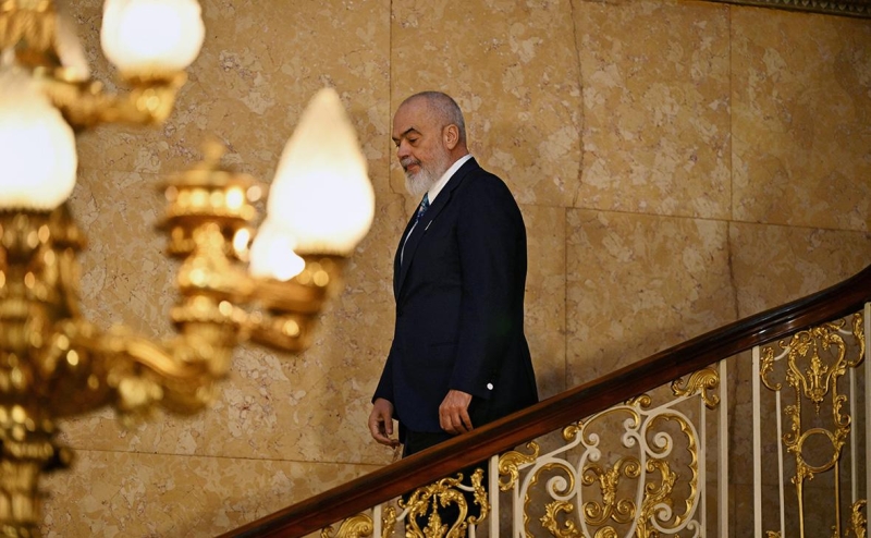 Албанский премьер сталинизмом объяснил отсутствие контактов с Россией