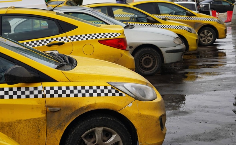 Аналитики описали сценарии для рынка такси из-за новых правил