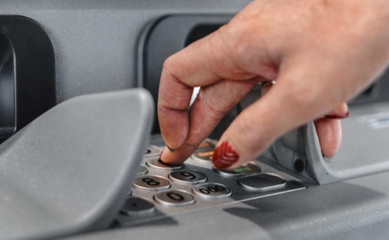 Аналитики увидели переток расчетов бизнеса в некрупные банки