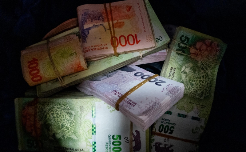 Аргентина начнет импортировать купюры 1000 и 2000 песо из Китая