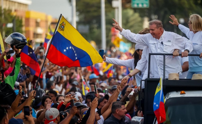 Аргентина запросила у МУС ордер на арест Мадуро