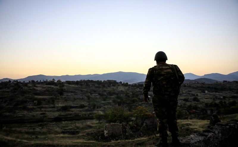 Армения обвинила Азербайджан в обстреле транспорта ФСБ России