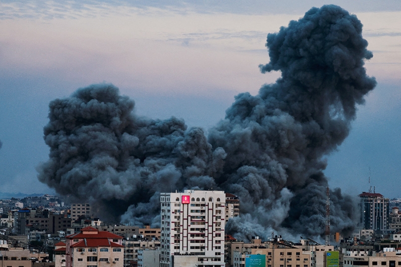 Армия Израиля ударила по &laquo;Палестинской Башне&raquo; в секторе Газа