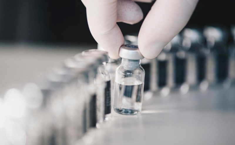 AstraZeneca впервые признала, что ее вакцина может вызвать тромбоз