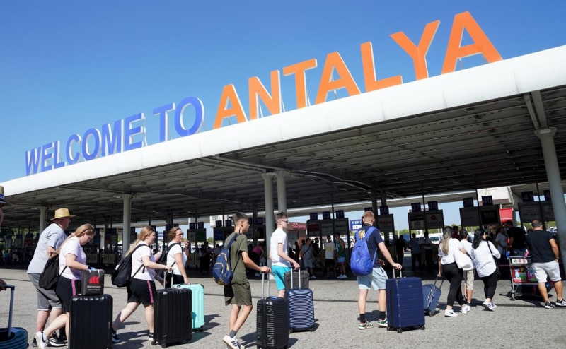 АТОР сообщила о застрявших туристах из-за «закрытого неба» для