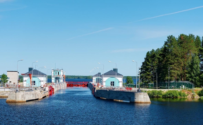 Авария на Беломорканале парализовала судоходство