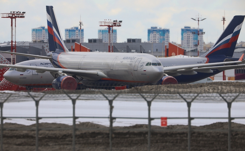 Авиакомпании отменяют рейсы из России. Кто и куда продолжает летать