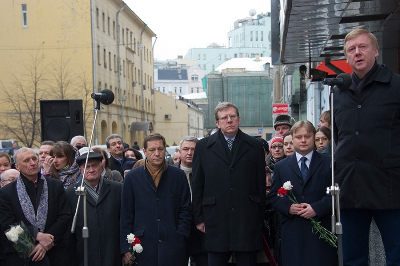 «Авторитет был абсолютно непререкаемым»: чем запомнился Геннадий Бурбулис