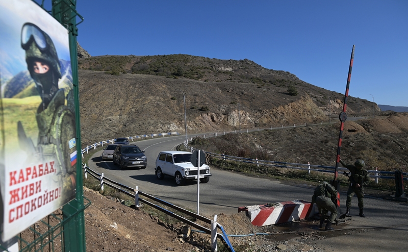 Азербайджан обвинил Минобороны России в невыполнении обещания по Карабаху