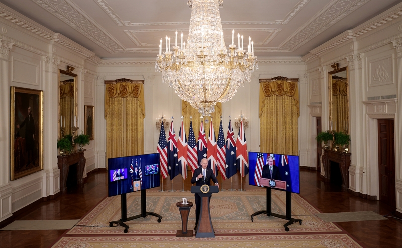 Байден и Макрон договорились вернуть отозванного посла Франции в США