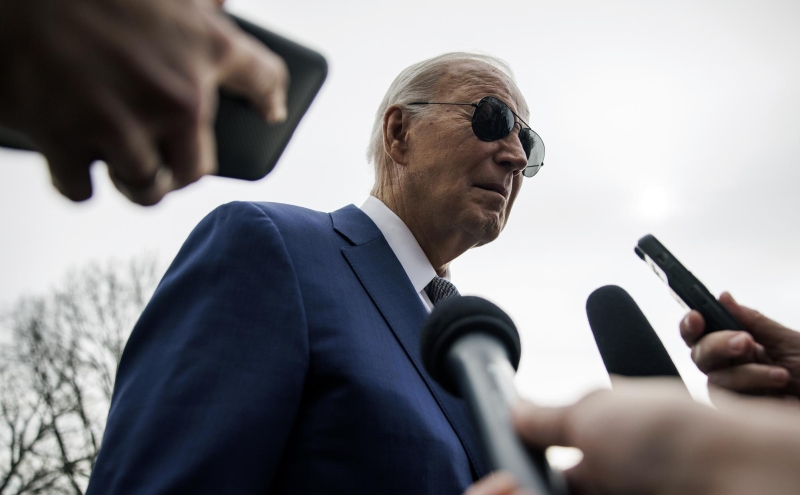 Байден поручил привлечь внимание к «невменяемости» Трампа