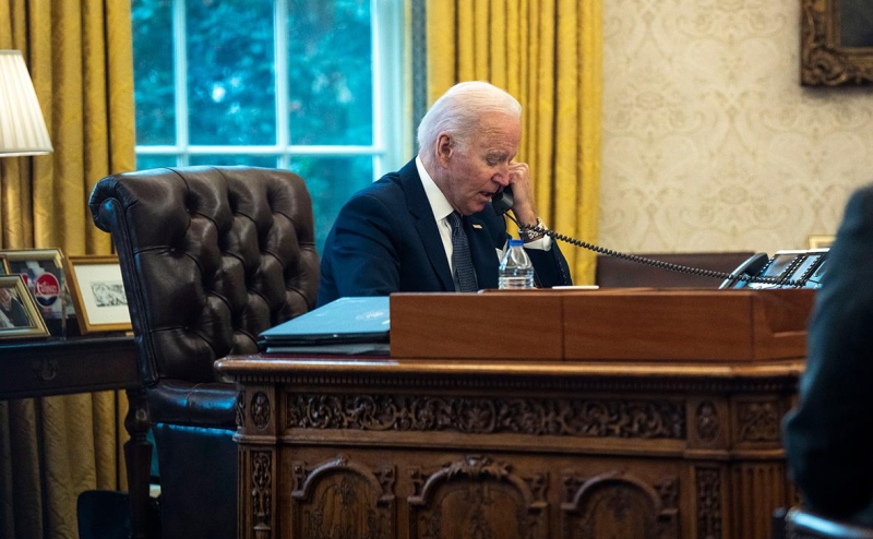 Байден распорядился наладить диалог с Россией из-за угрозы