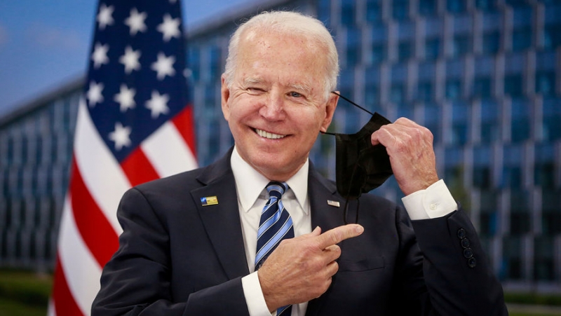 Байден вылетел на встречу с Путиным