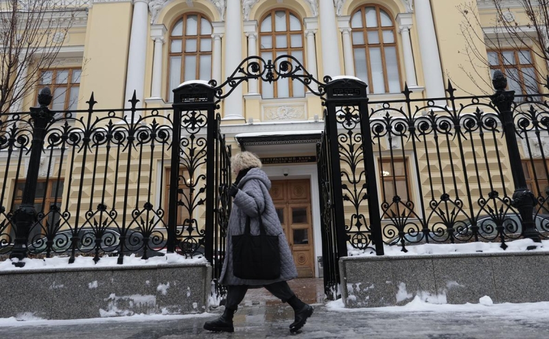 Банк России вдвое сократит продажи валюты без учета бюджетного правила