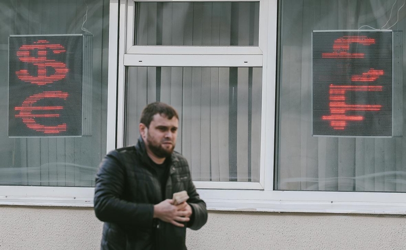 Банк России вдвое сократит продажи валюты без учета бюджетного правила